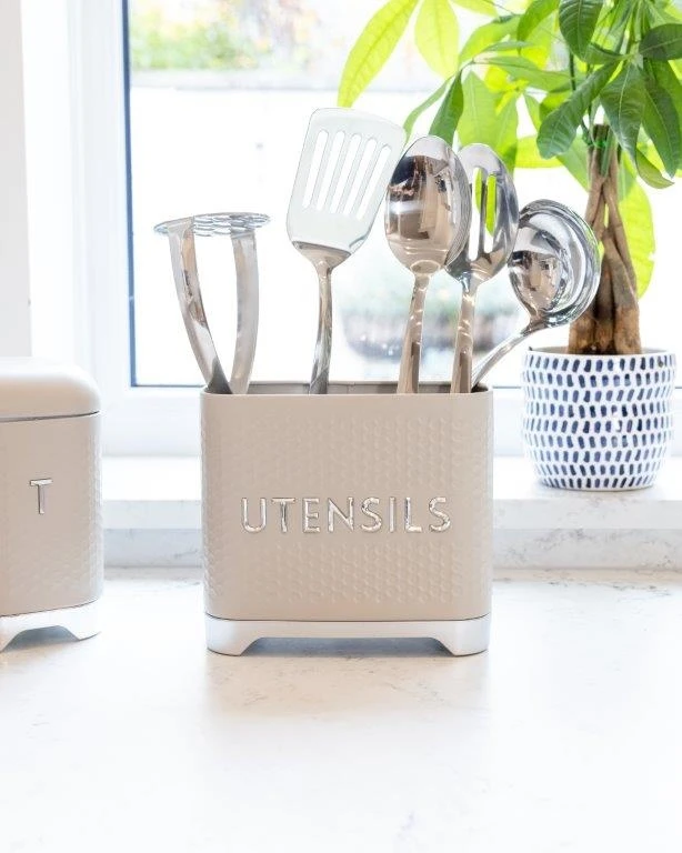 KitchenCraft Lovello Utensil Storage Tin Latte 5 KitchenCraft Lovello Utensil Storage Tin Latte - Image 3